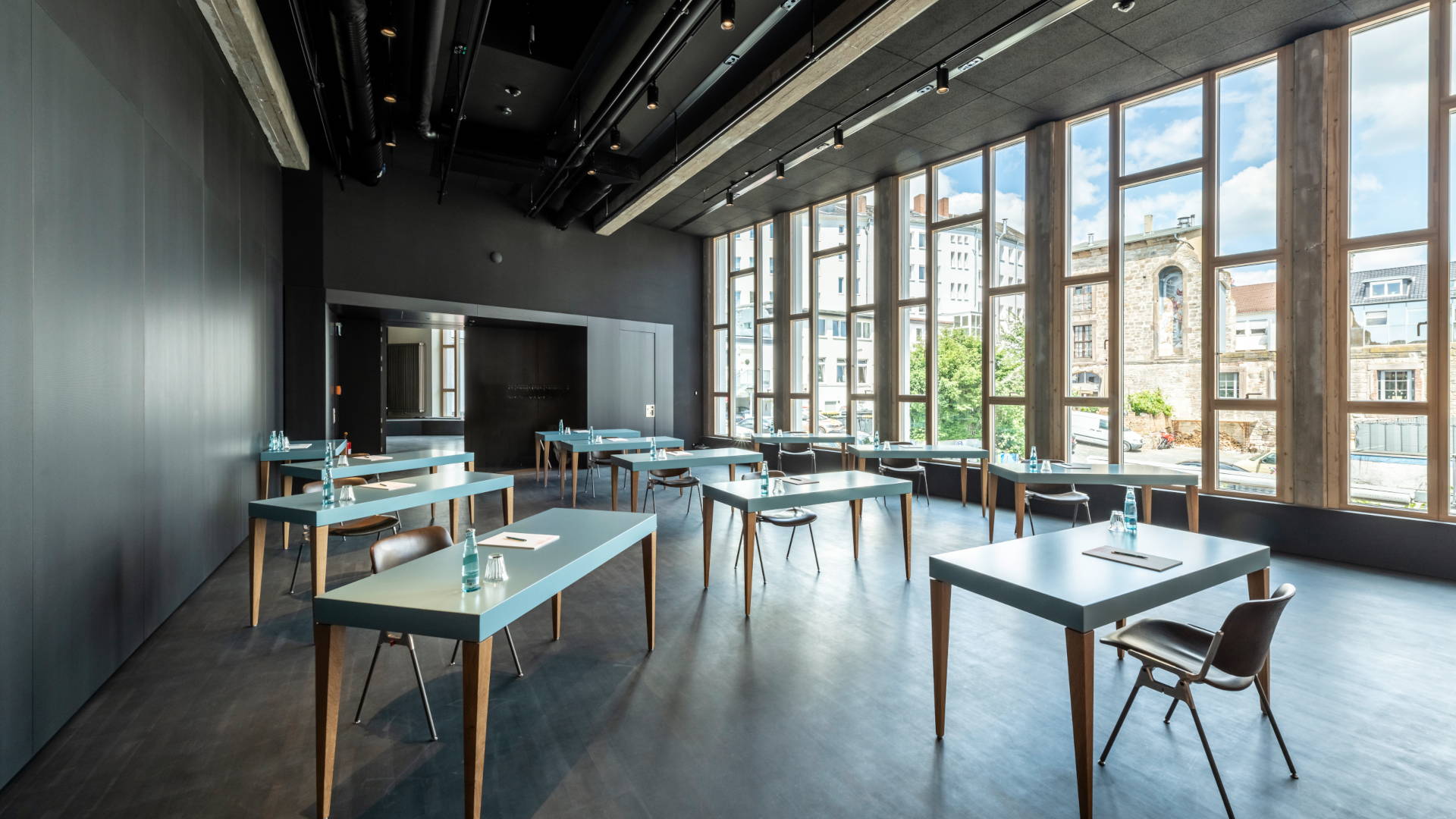 Lichtdurchflutet und mit einem schönen Panorama ist unser Atelier perfekt geeignet für die Businesstagung mit besonderem Ambiente.