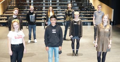 Personen von Studio Lev im Theater der UK14